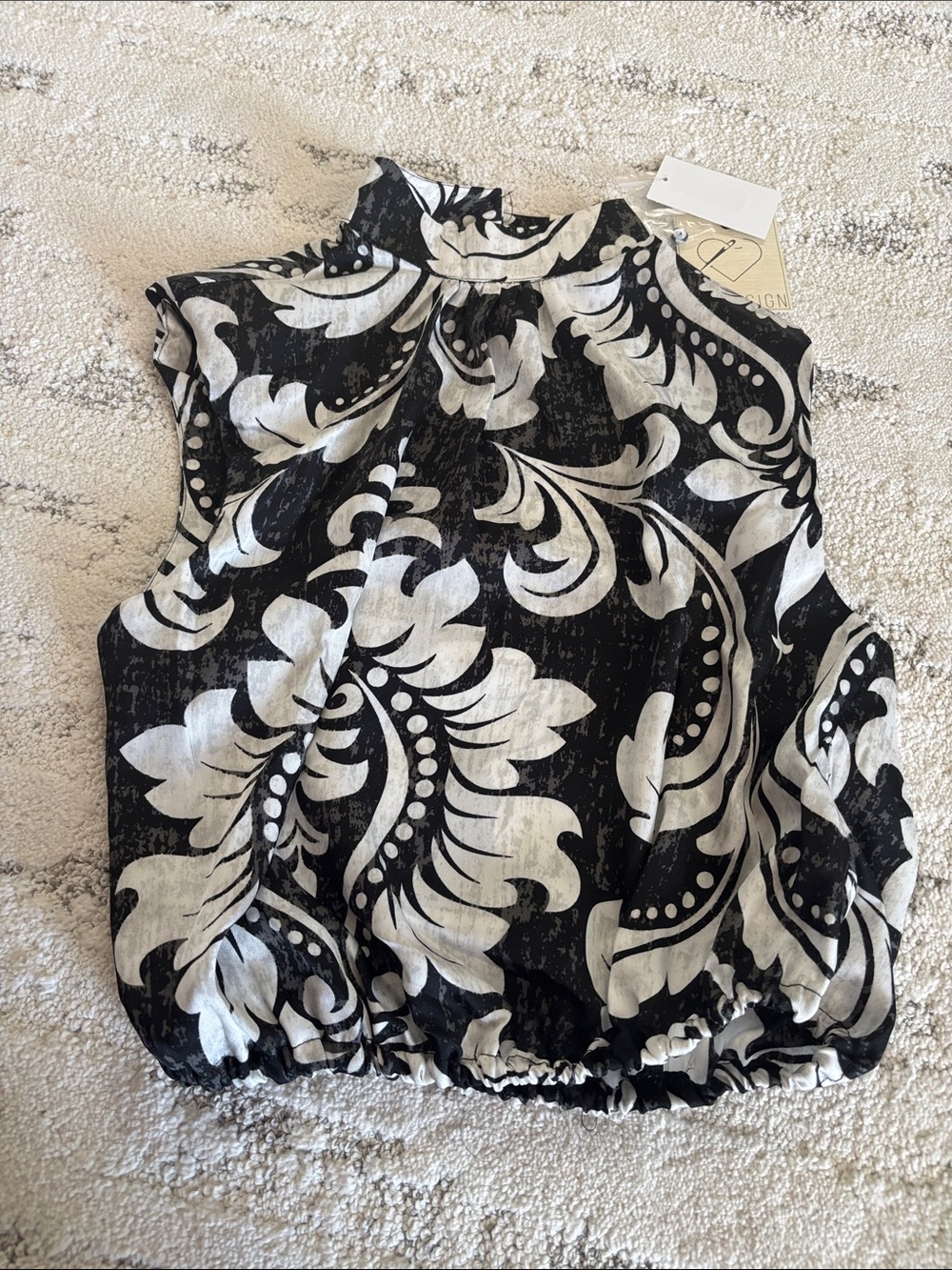 Nordstrom Black & White Floral-Scroll Mock Neck Crop Top